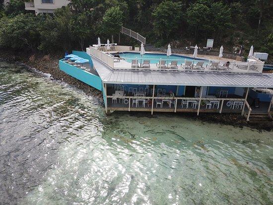 Shoreline Bar and Grille